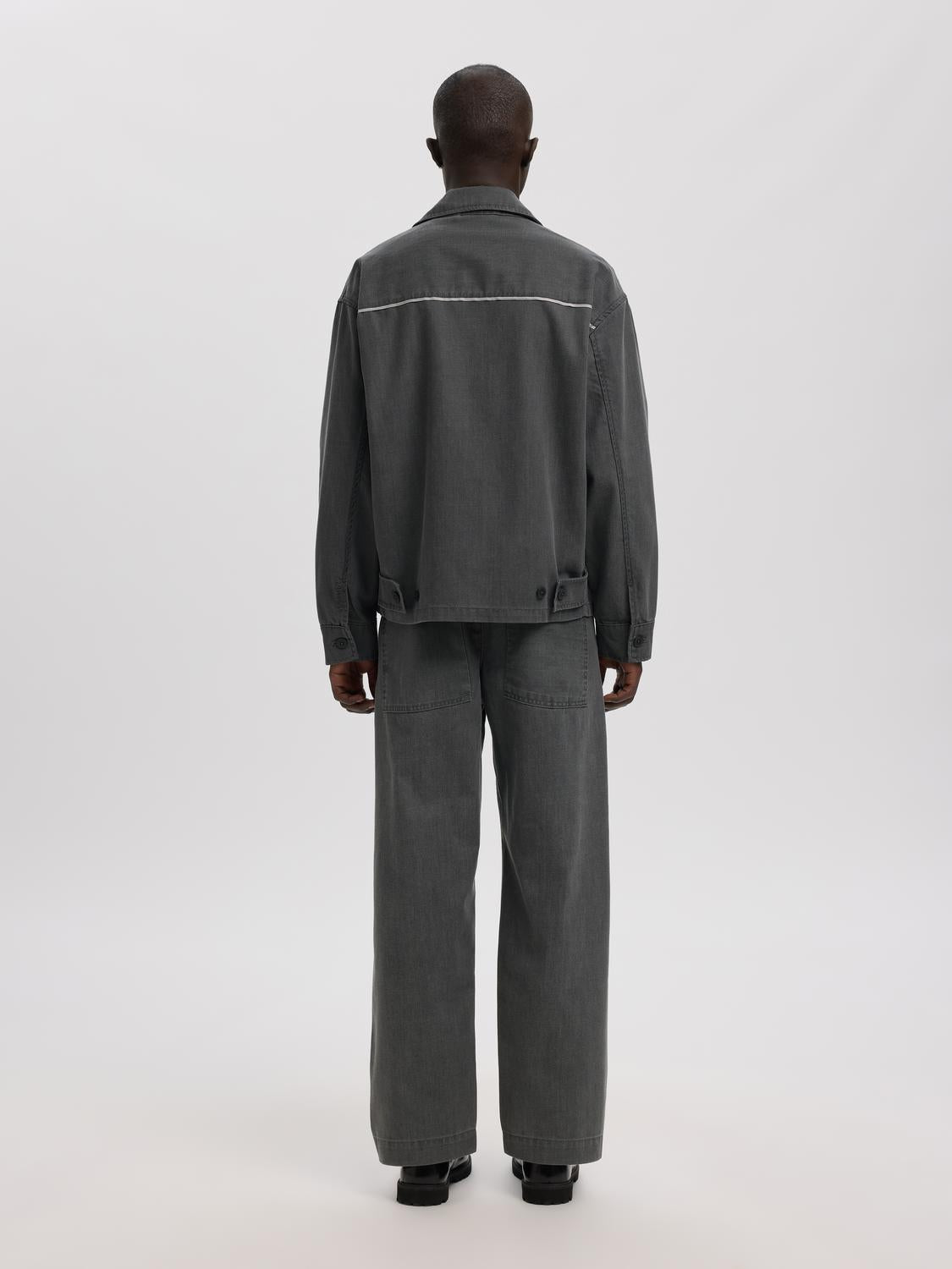model_shot-back